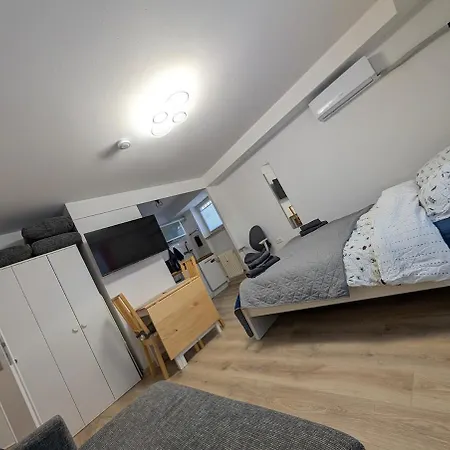 Brand New In With Kitchen And Ac * Вальдорф