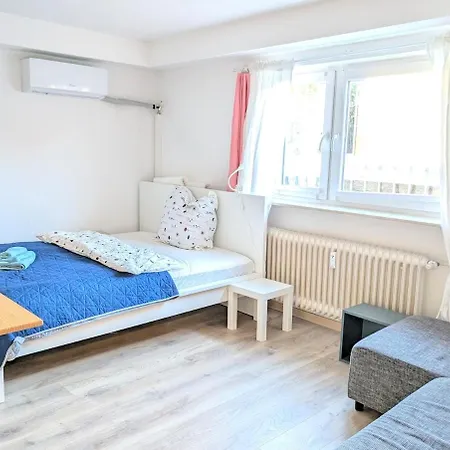 Brand New In With Kitchen And Ac Апартаменты