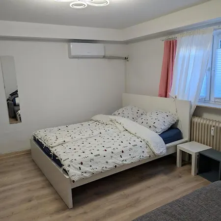 Brand New In With Kitchen And Ac Вальдорф