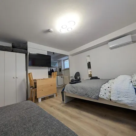 Brand New In With Kitchen And Ac Апартаменты