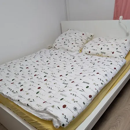 Апартаменты Brand New In With Kitchen And Ac *