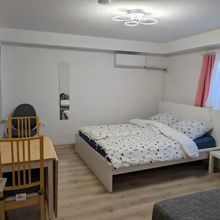 Апартаменты Brand New In With Kitchen And Ac Вальдорф