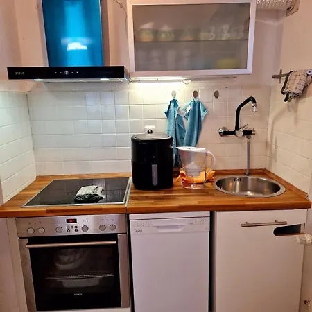 Brand New In With Kitchen And Ac Апартаменты *