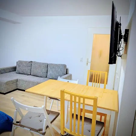 Brand New In With Kitchen And Ac Вальдорф
