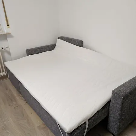 Апартаменты Brand New In With Kitchen And Ac