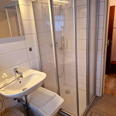 Brand New In With Kitchen And Ac Апартаменты Вальдорф