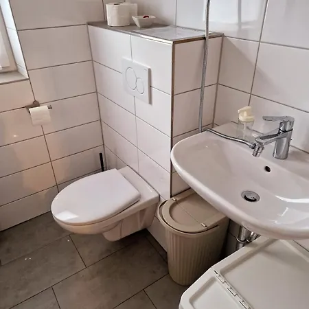 Апартаменты Brand New In With Kitchen And Ac