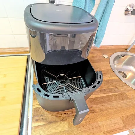 Brand New In With Kitchen And Ac Апартаменты Вальдорф