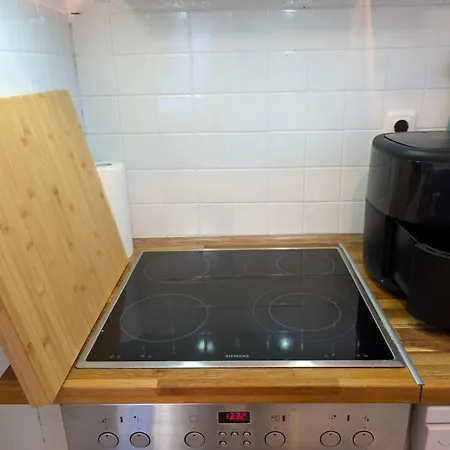 Brand New In With Kitchen And Ac Апартаменты Вальдорф