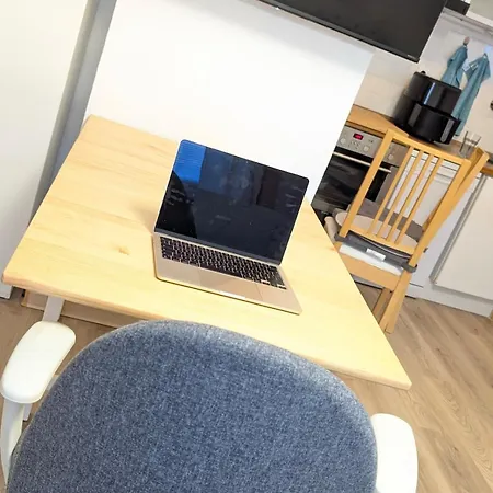 Апартаменты Brand New In With Kitchen And Ac *